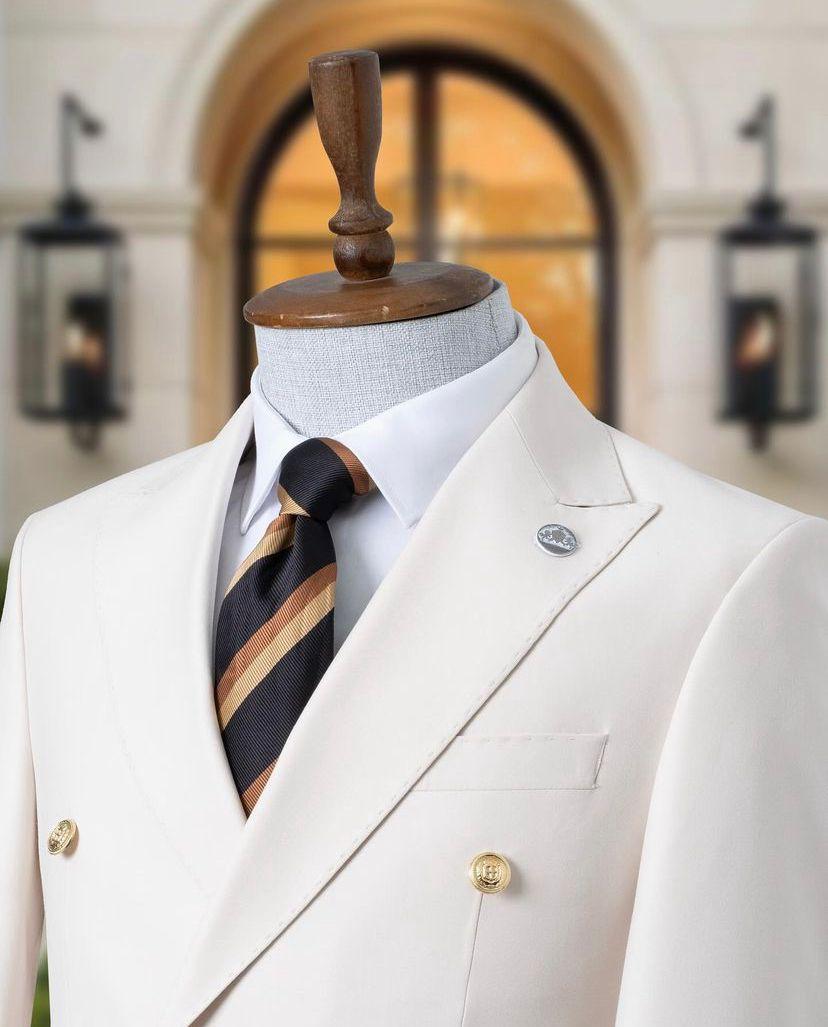 Le Costume Croisé Blanc Cassé